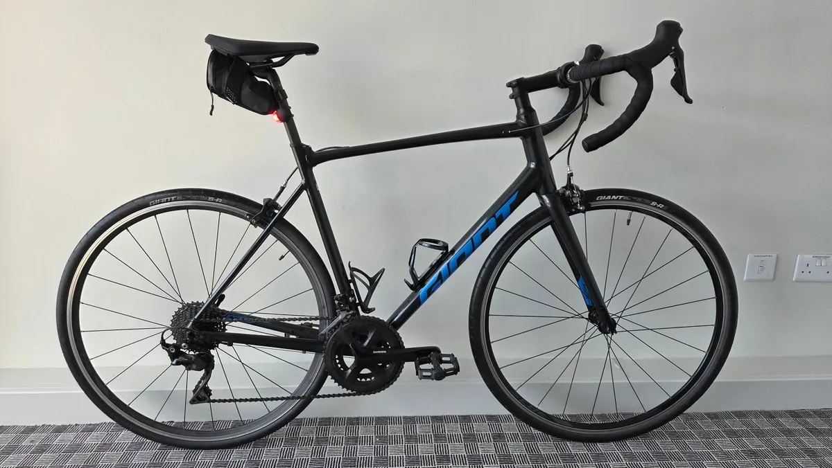 Giant Contend SL road bike - Image 1