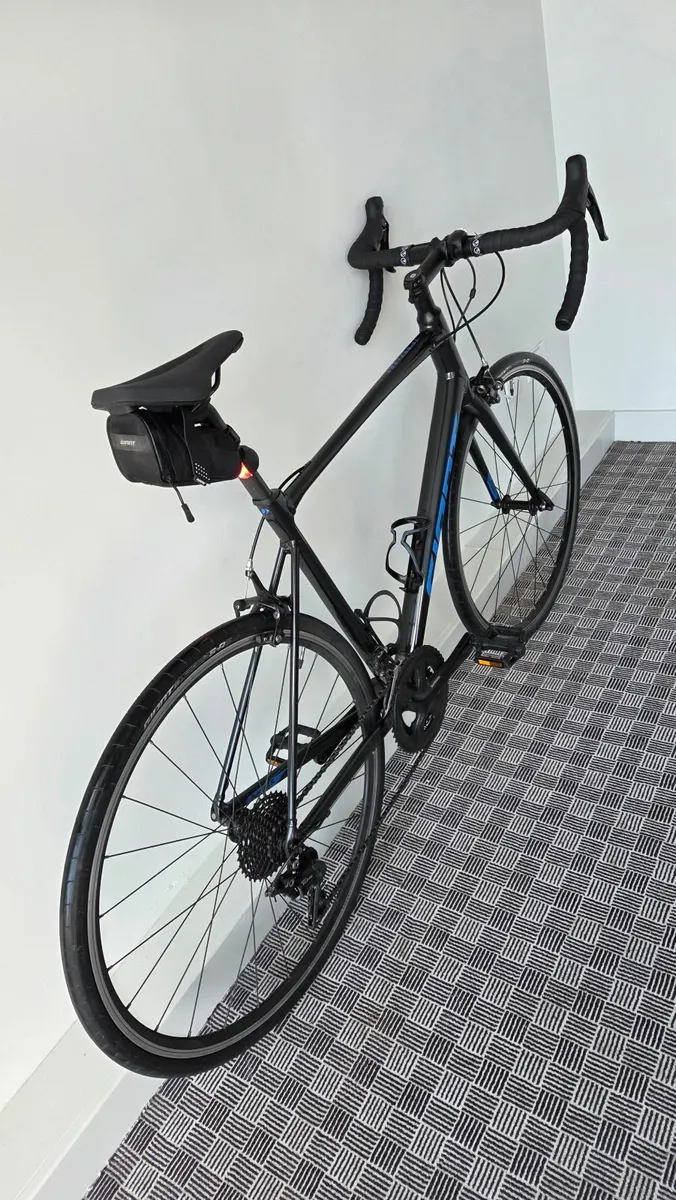 Giant Contend SL road bike - Image 4
