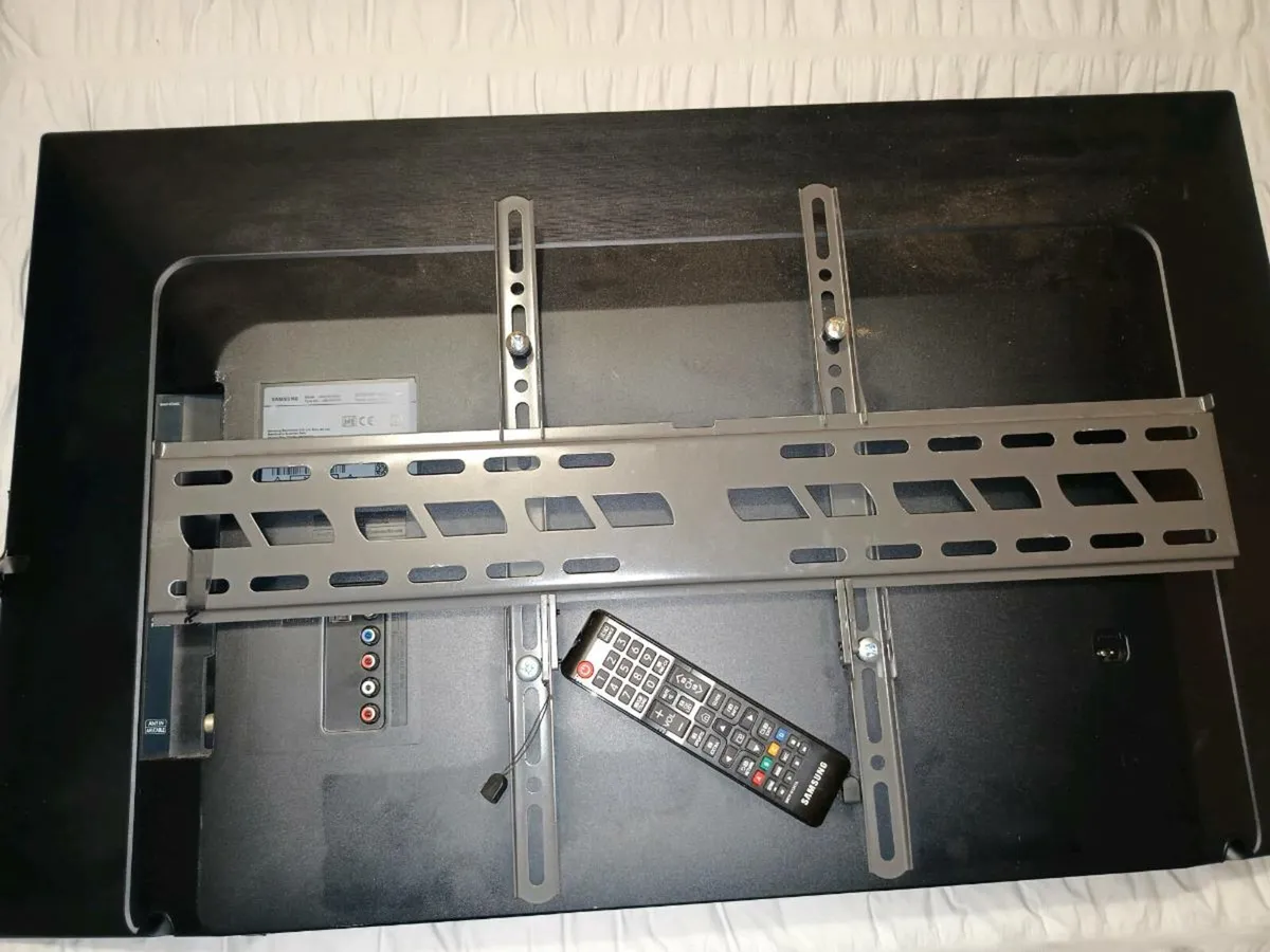 Samsung 40 inch tv - Image 2