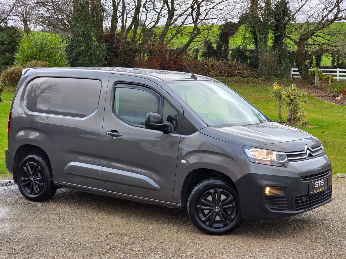 Automatic 2021 Citroën Berlingo Driver - Image 2