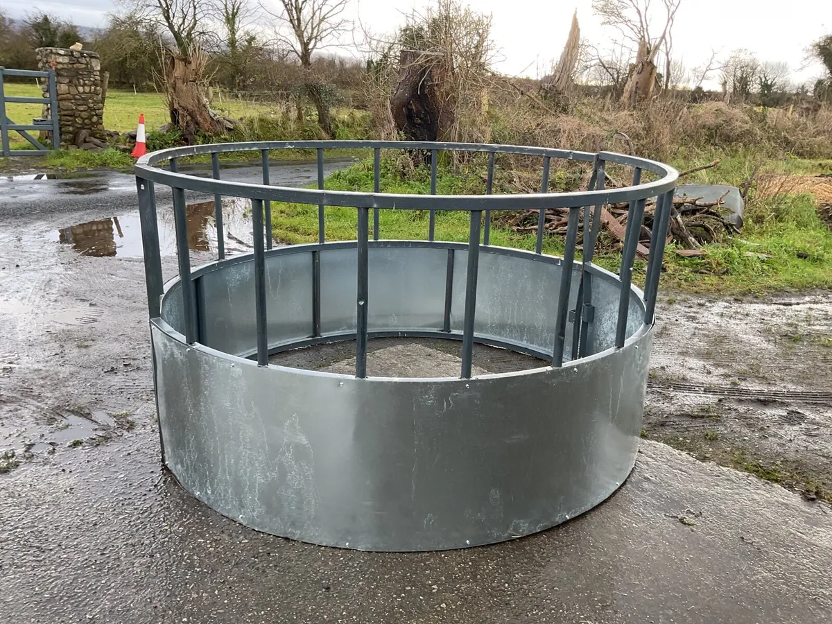 20 Head Round Feeder - Image 1