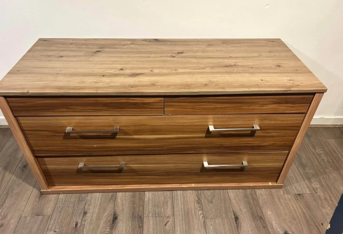 Chest of drawers