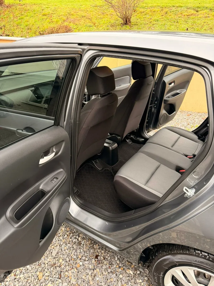 Honda Fit hybrid 2020 - Image 4