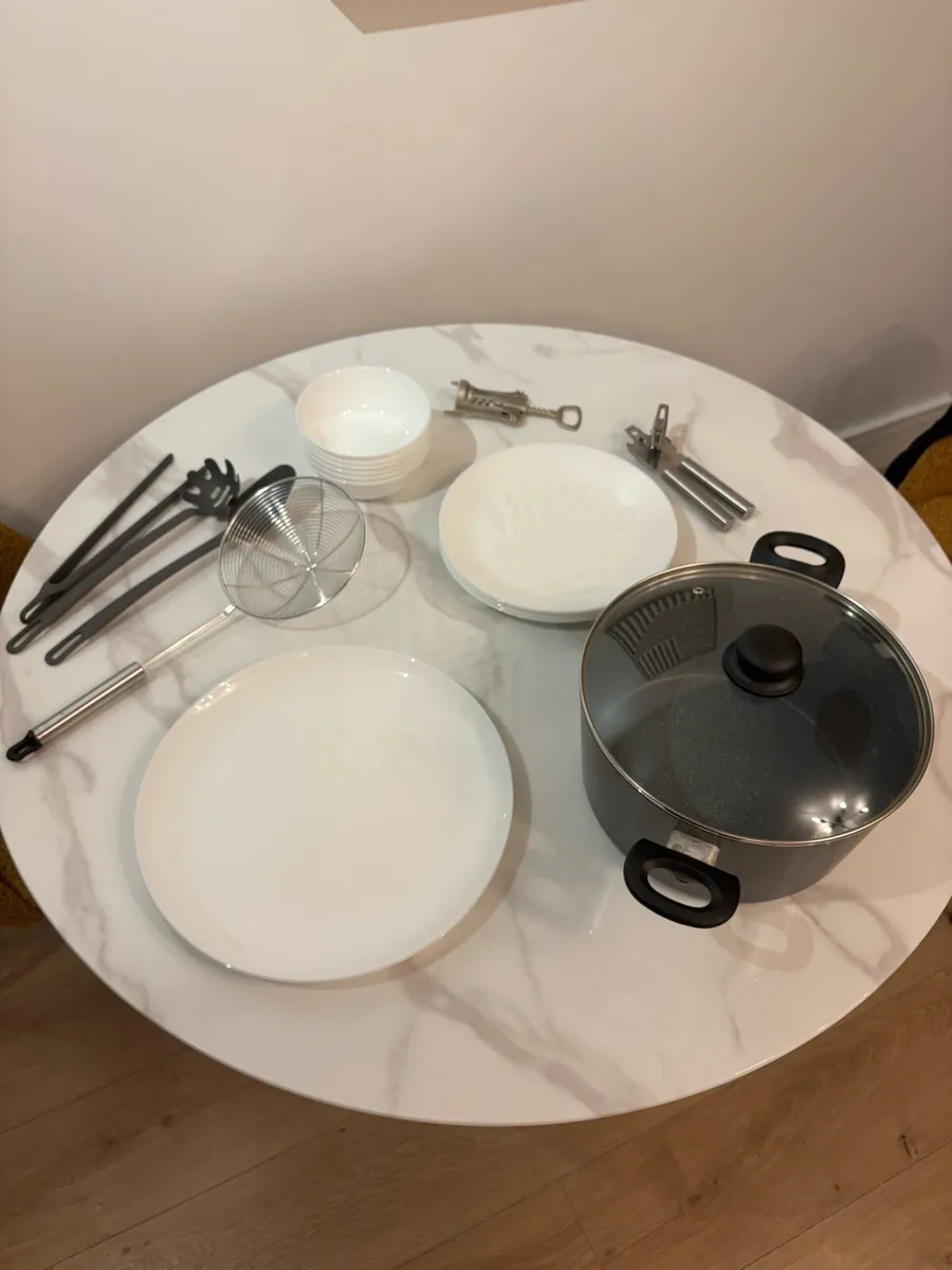 Kitchen ware - Image 1