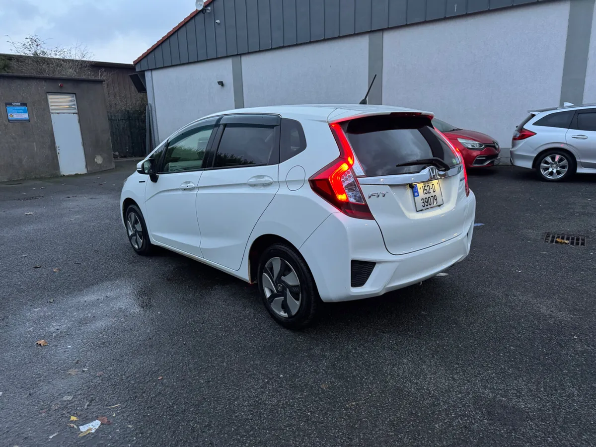Honda Fit 2015 hybrid 1.5 Automatic - Image 3
