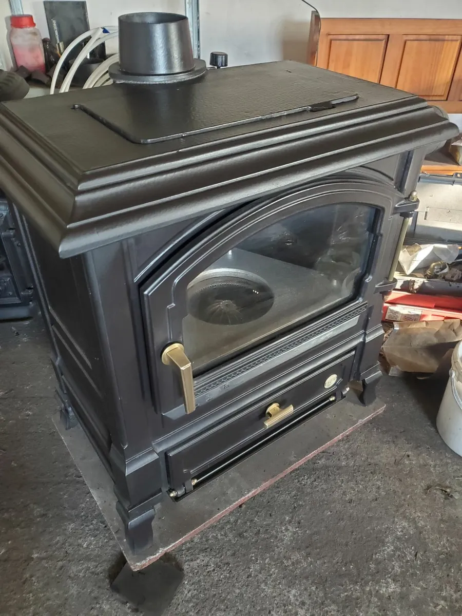 Efel oil stove with boiler heats up to 6 radiators - Image 1