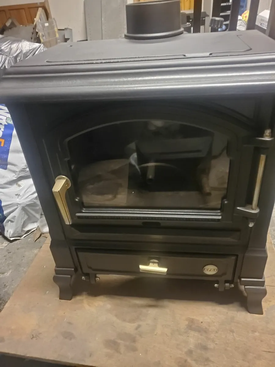 Efel oil stove with boiler heats up to 6 radiators - Image 2