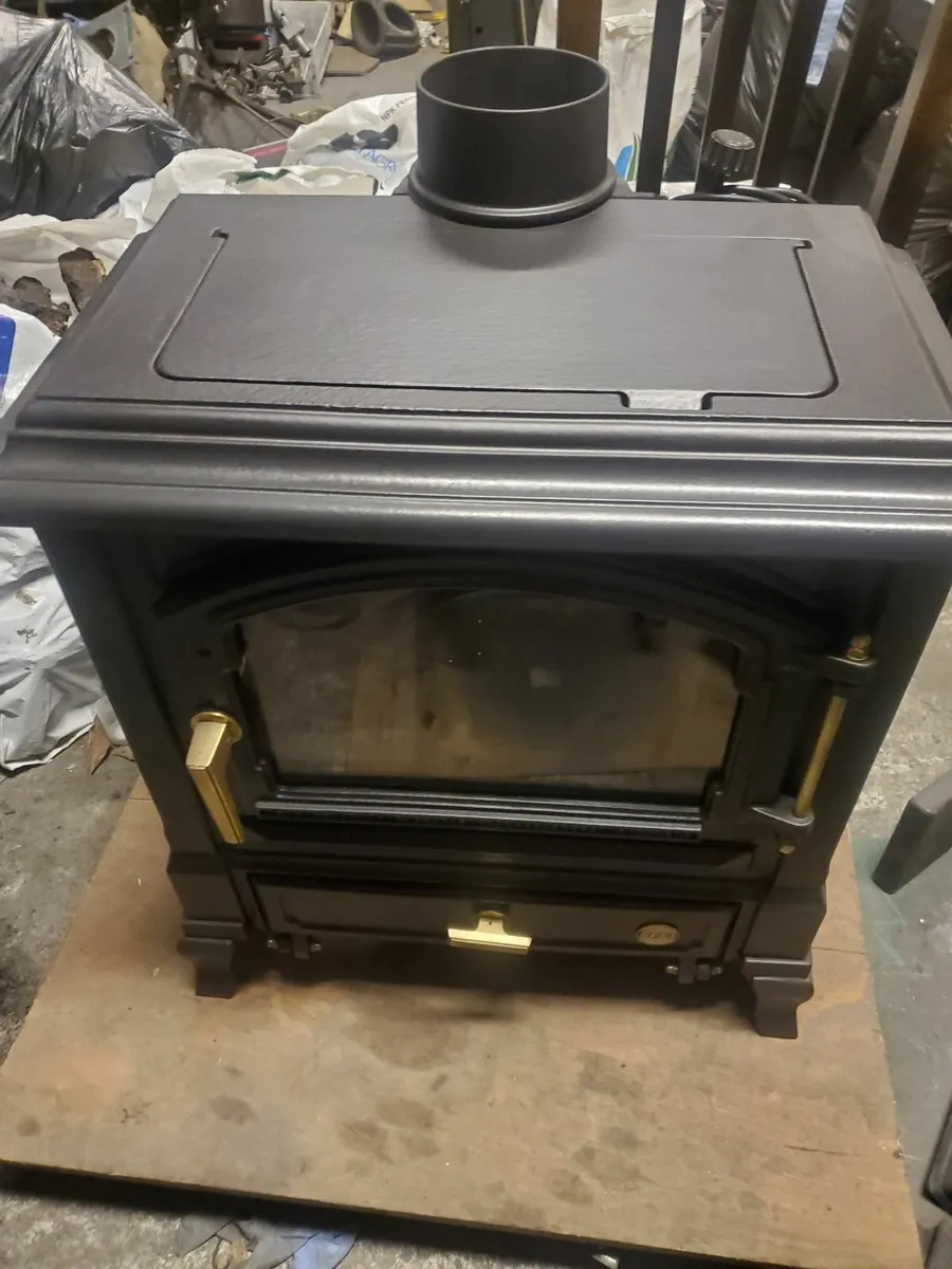 Efel oil stove with boiler heats up to 6 radiators - Image 3