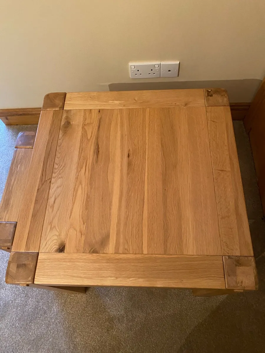 Nest of oak tables - Image 3