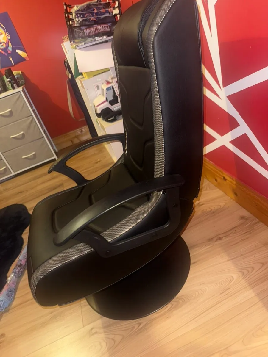 Gaming Chair - mint condition - Image 2