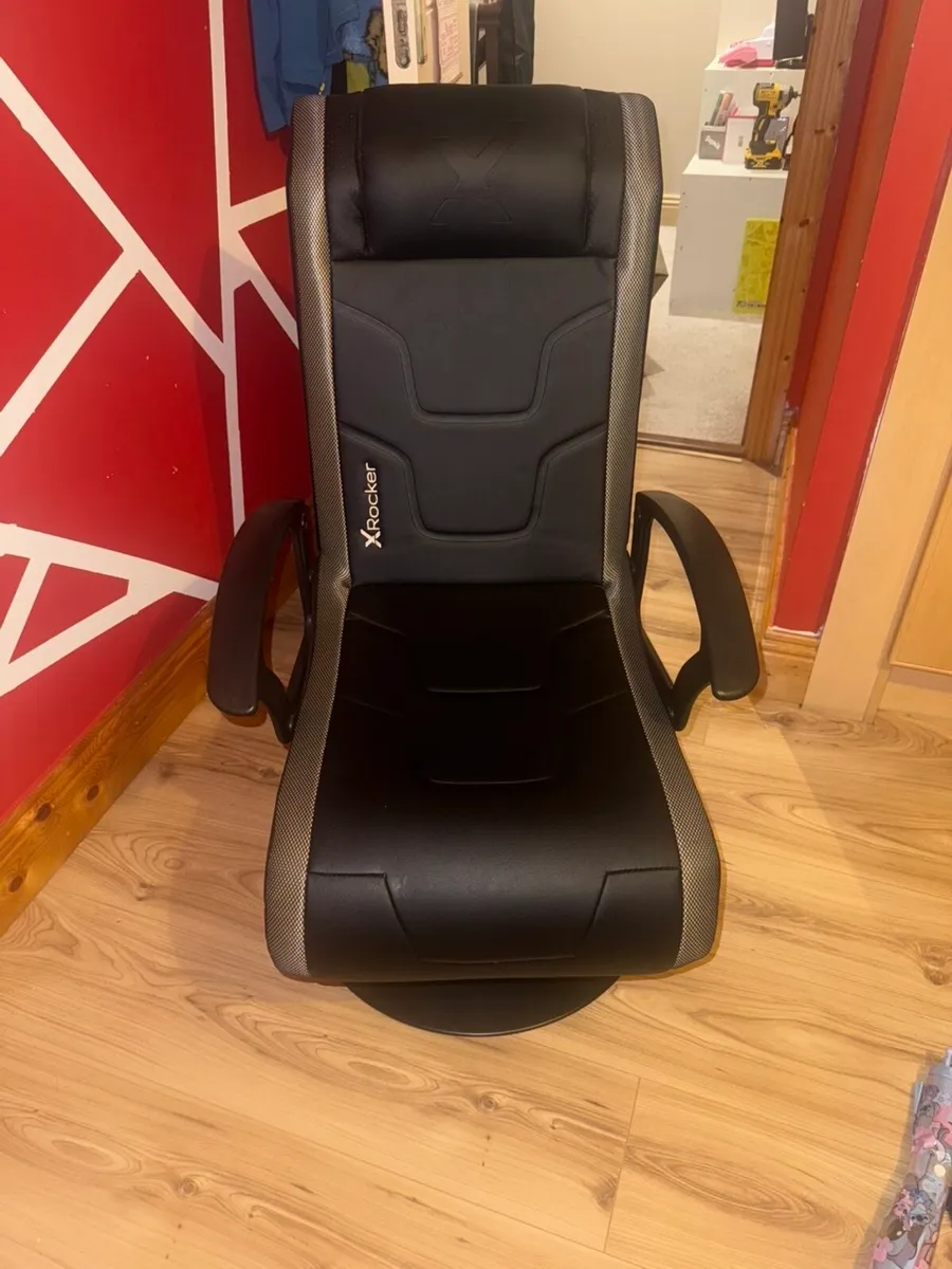 Gaming Chair - mint condition - Image 3