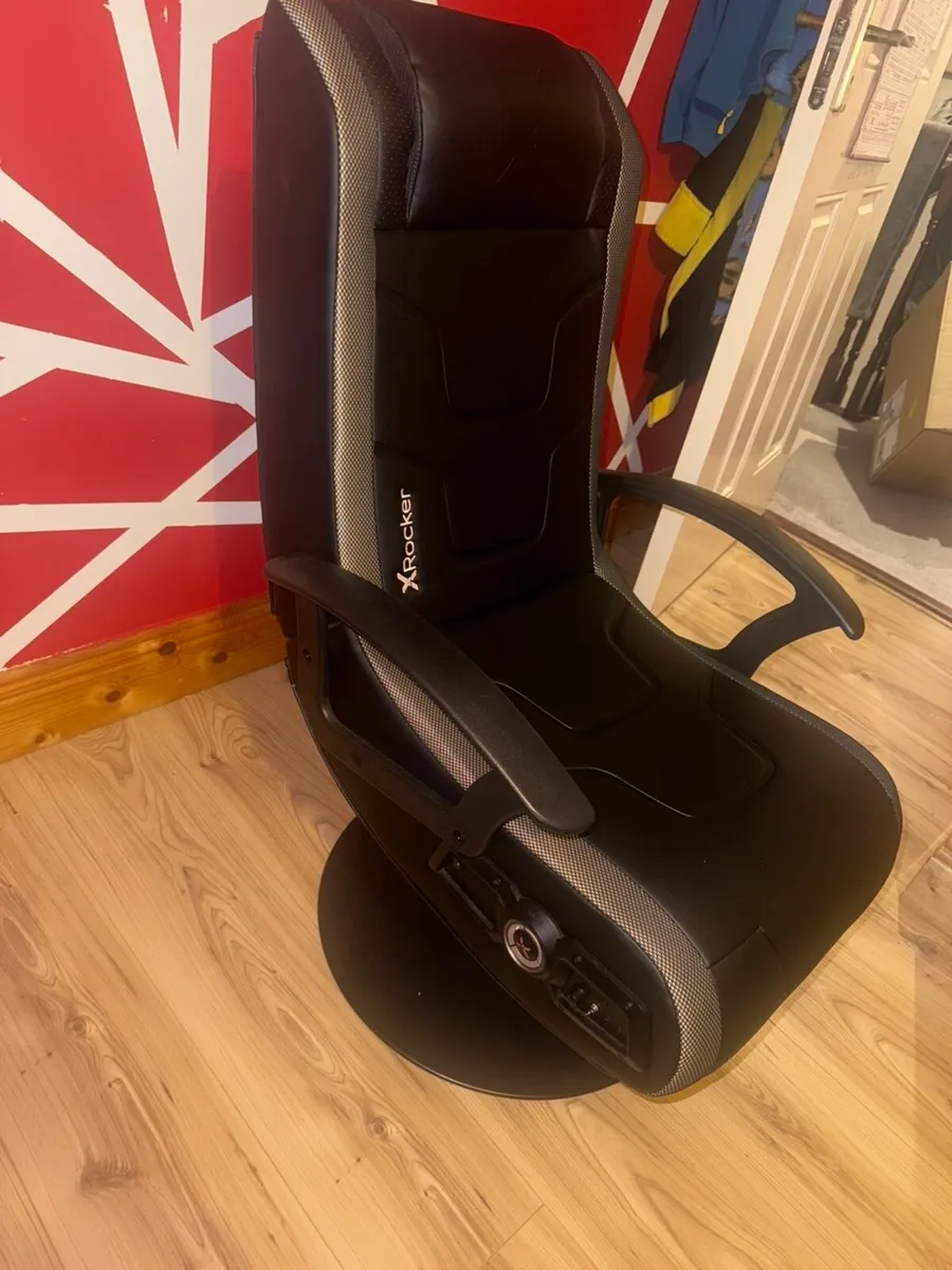 Gaming Chair - mint condition - Image 4