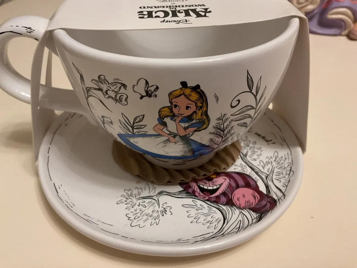 Disney Alice In Wonderland  Teapot & Cup & Saucer - Image 3