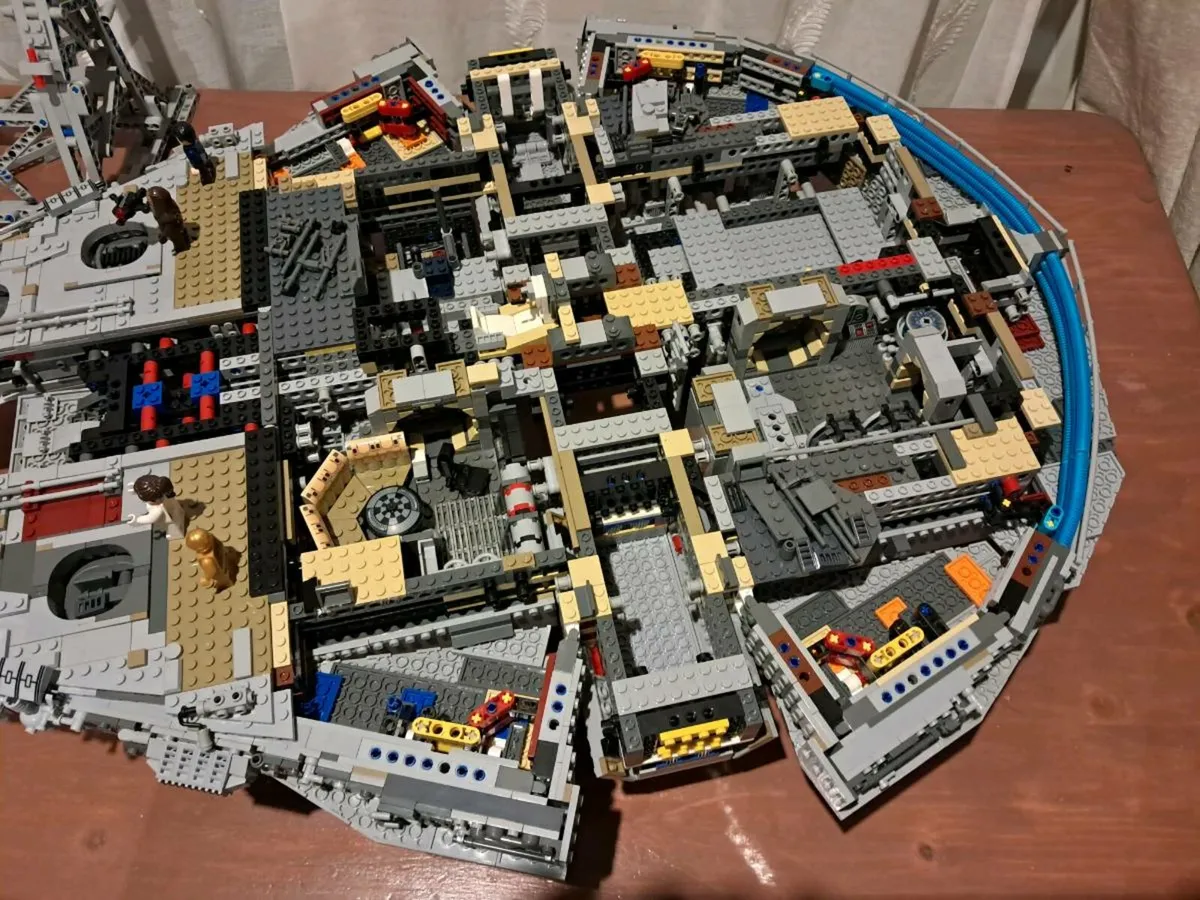 LEGO Millennium Falcon 75192 (not genuine LEGO) - Image 3