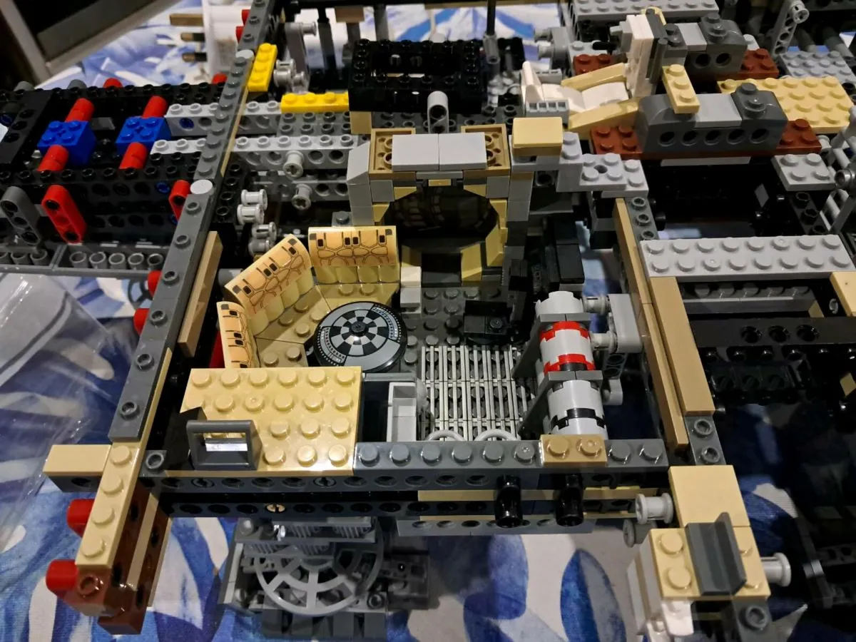 LEGO Millennium Falcon 75192 (not genuine LEGO) - Image 4