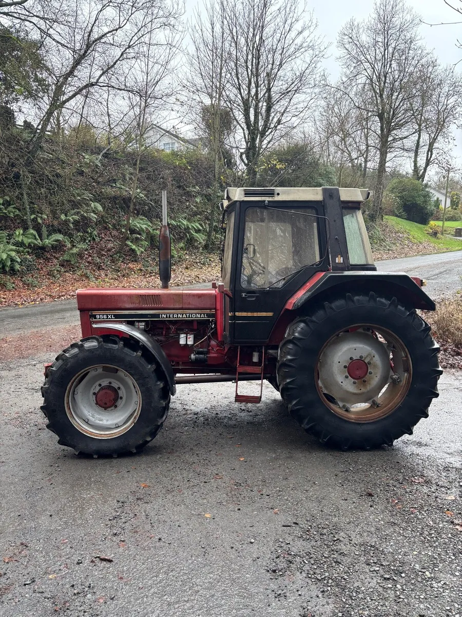 International 956XL - Image 2