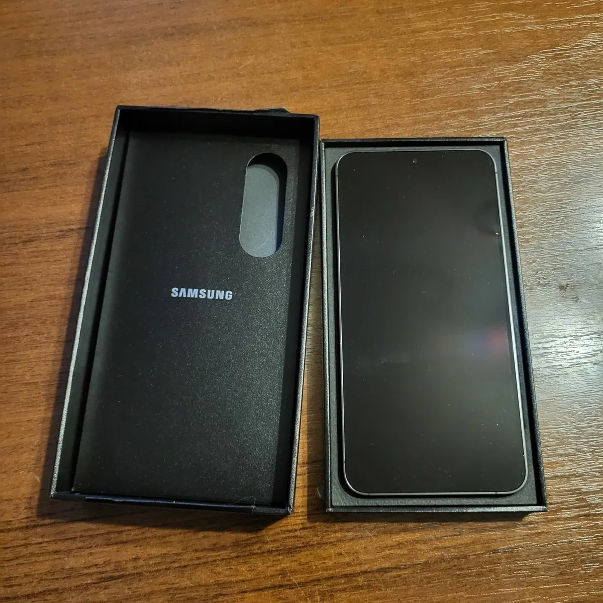 Phone and smartwatch - Image 2