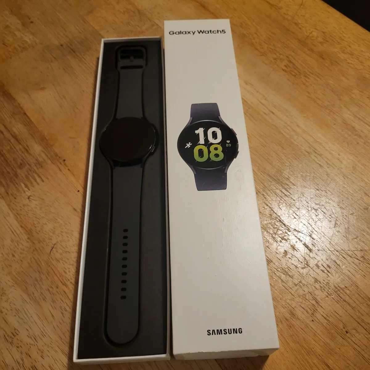 Phone and smartwatch - Image 3