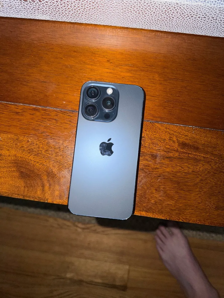 iPhone 15 pro 256gb - Image 1