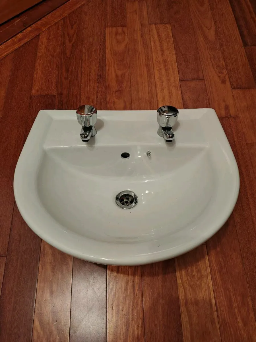 Bathroom Basin / Sink