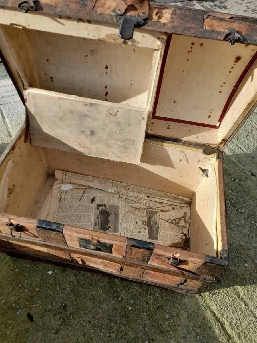 Old trunk - Image 2