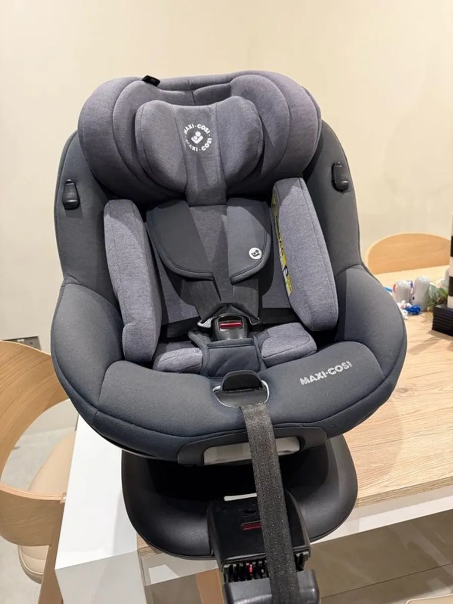 Maxi Cosi Mica 360 infant car seat - Image 1