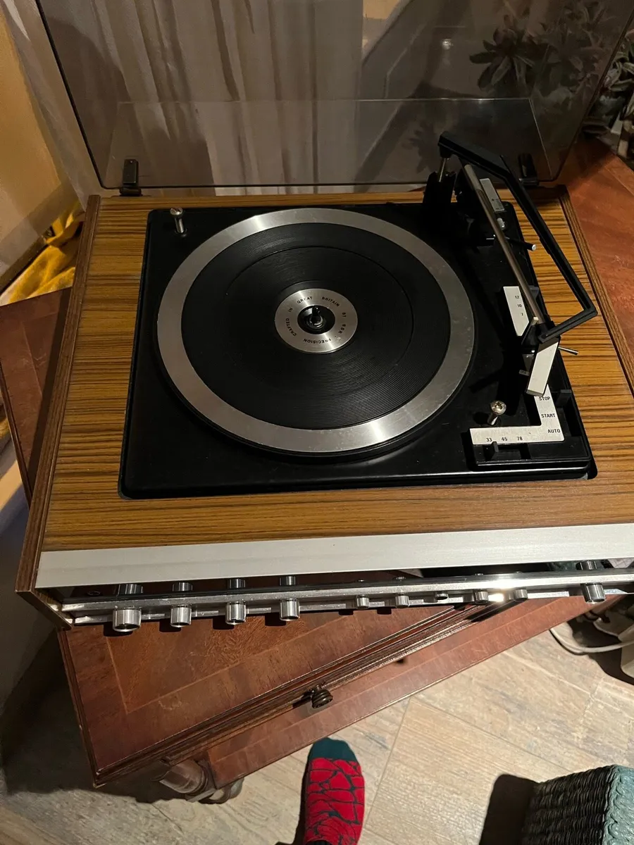 Vintage Record player and speakers - Image 2
