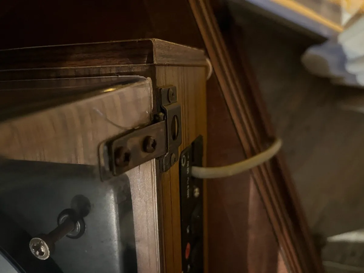 Vintage Record player and speakers - Image 4