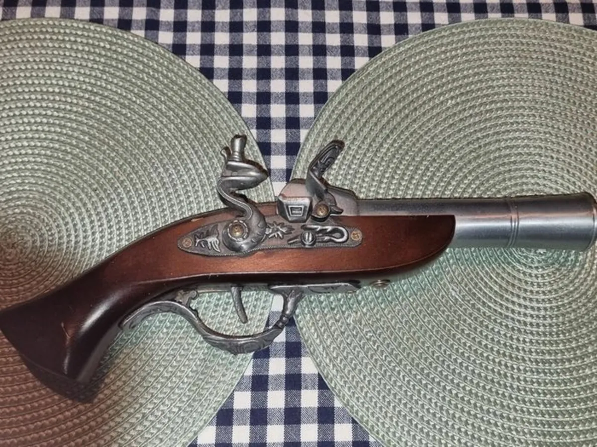 Vintage flintlock pistol lighter - Image 1