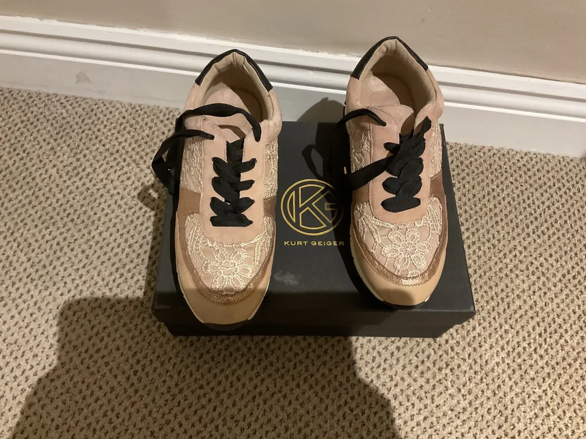 Women’s Runners/Shoe - Image 1