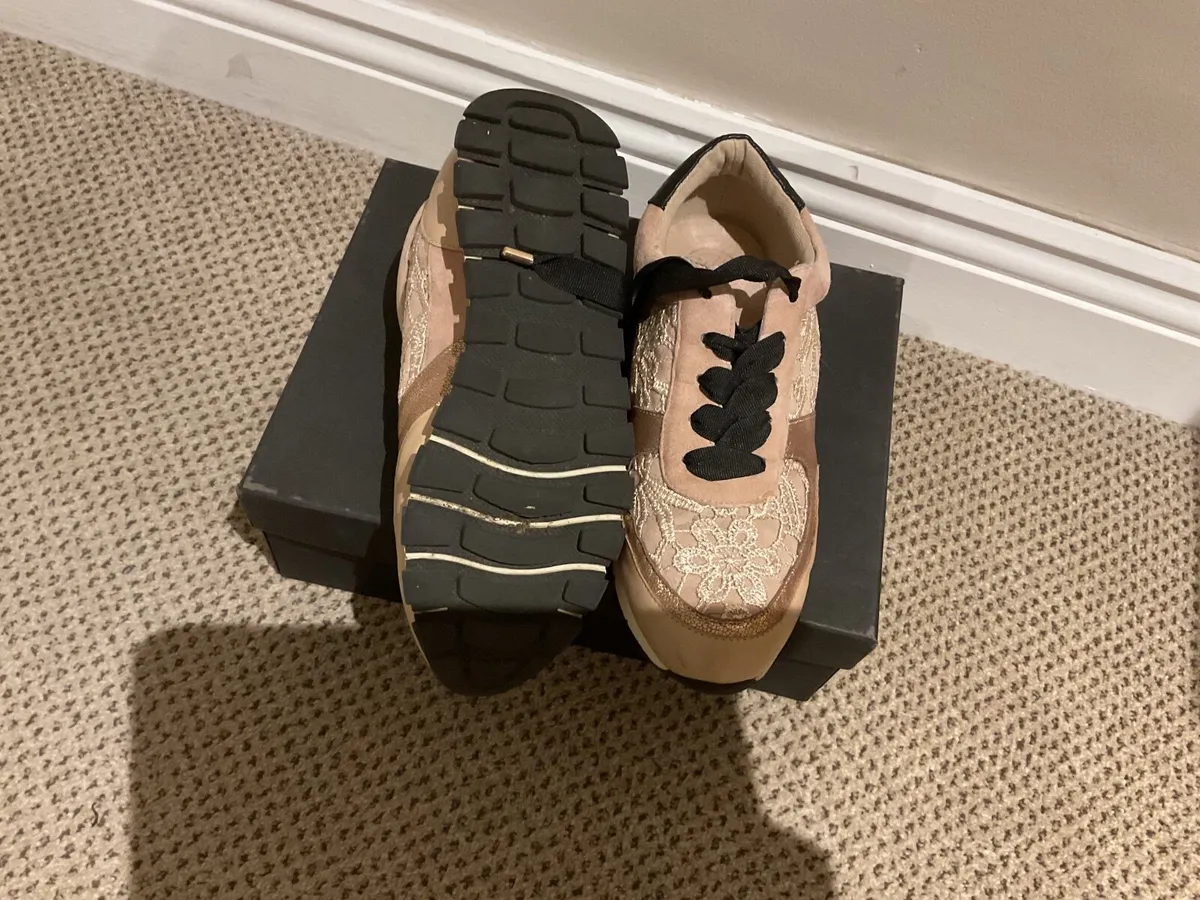 Women’s Runners/Shoe - Image 3