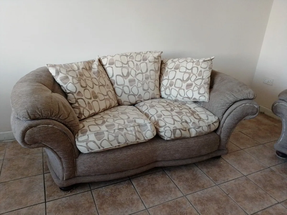 ✅ BEAUTIFUL FURNITURE AVAILABLE ✅ - Image 1