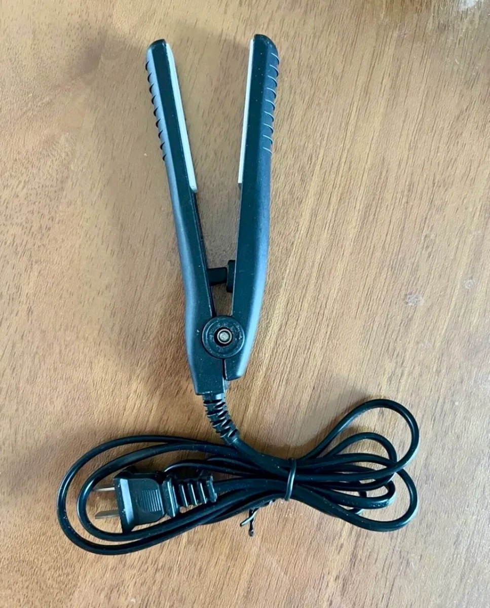 Hair Straightener - Image 1