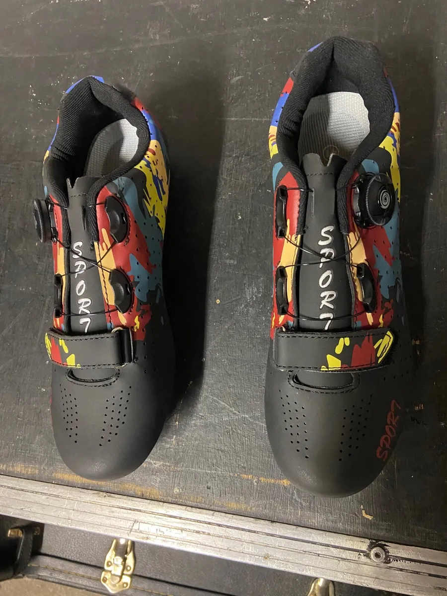Cycling shoes - Image 1