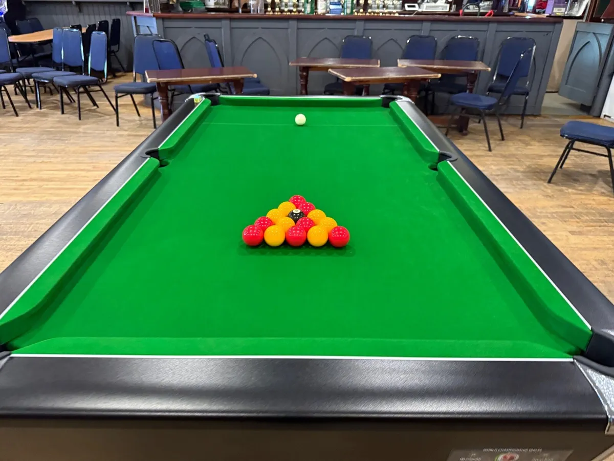 Pool table - Image 1