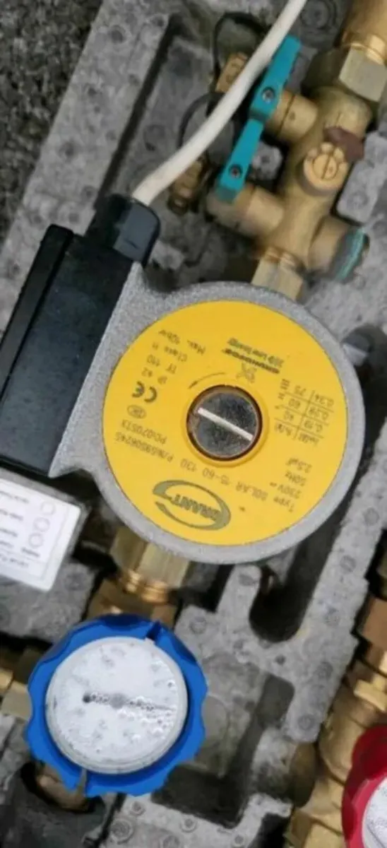 hot water solar panel control unit incl Grant pump - Image 1