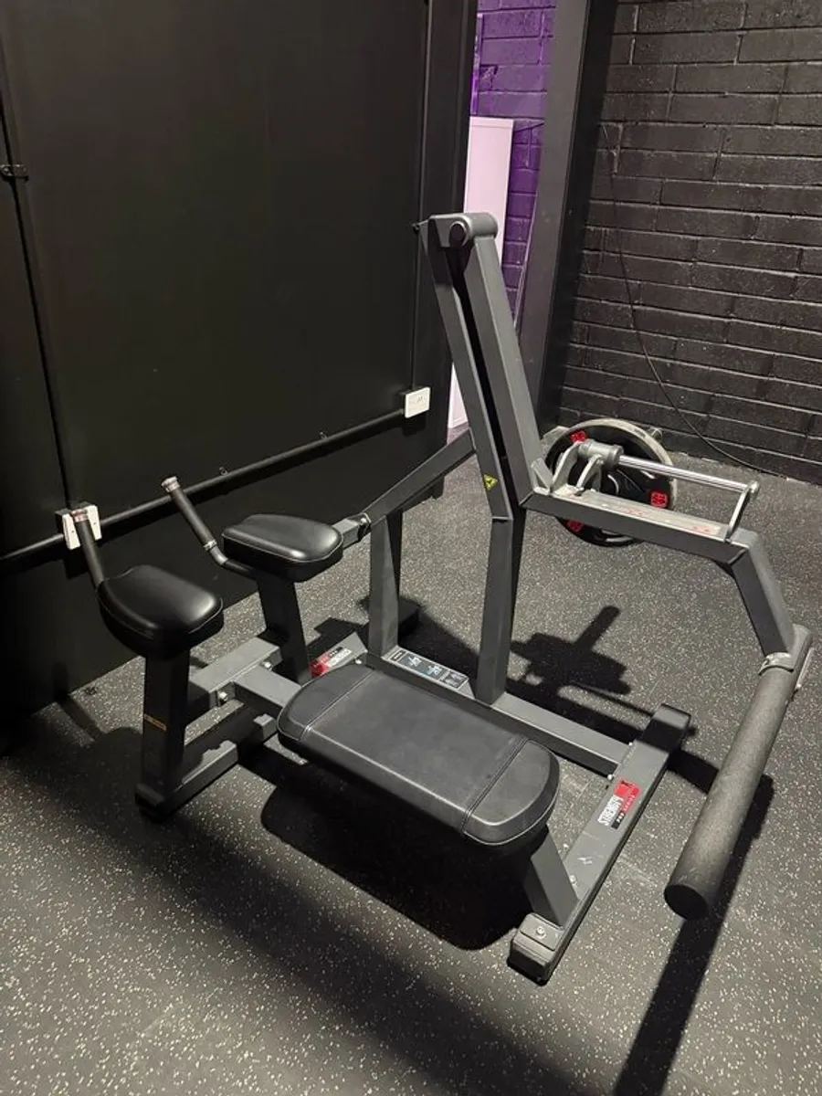 Strengthmax tri axis glute extension - Image 1