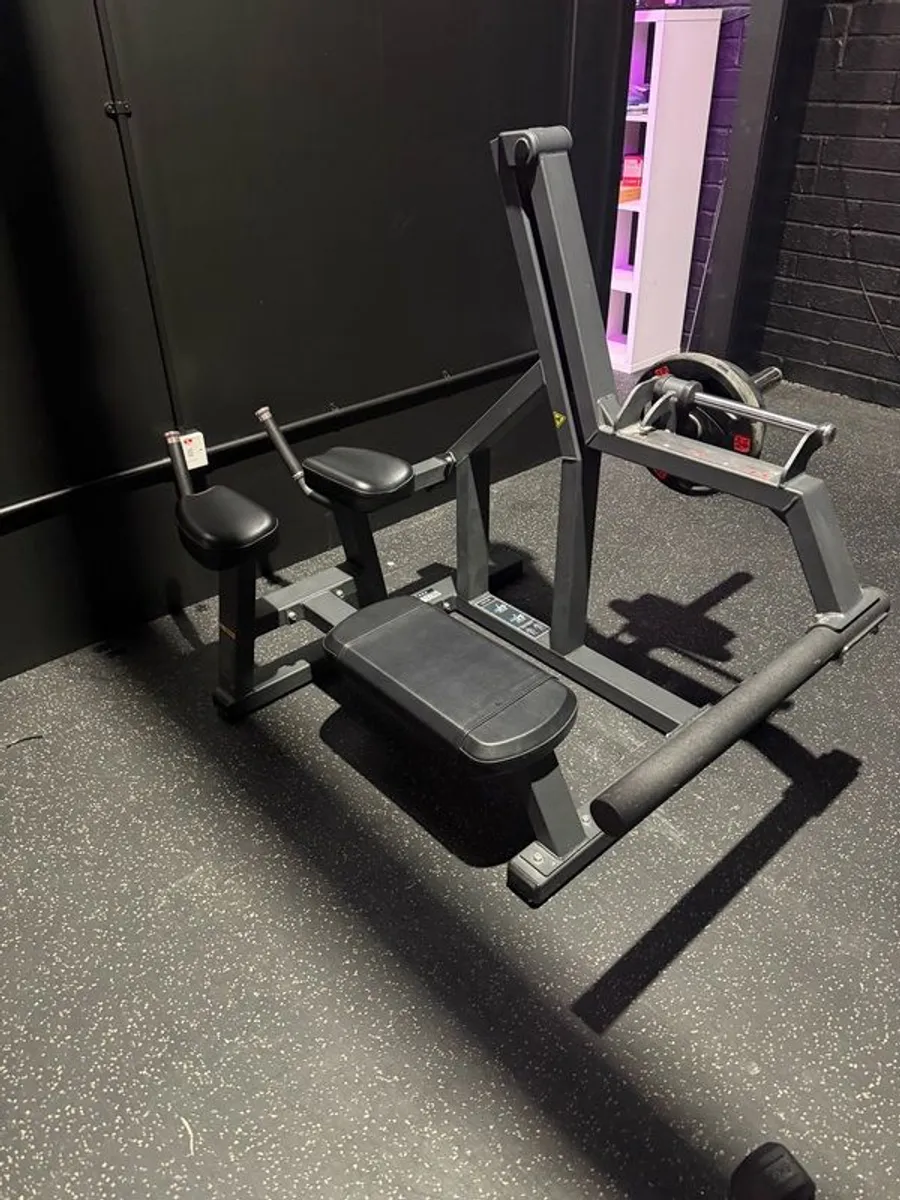 Strengthmax tri axis glute extension - Image 4