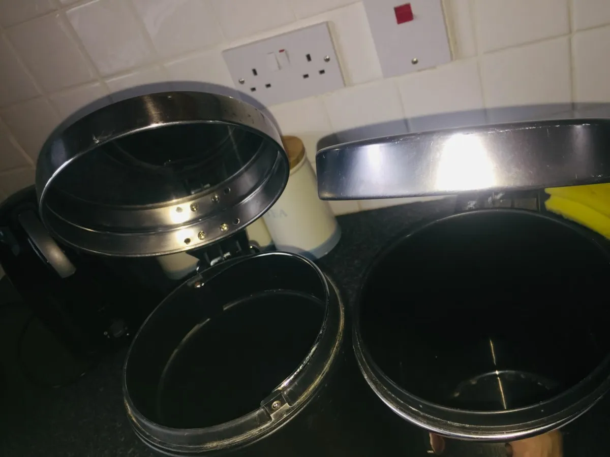 Metal bins - Image 1