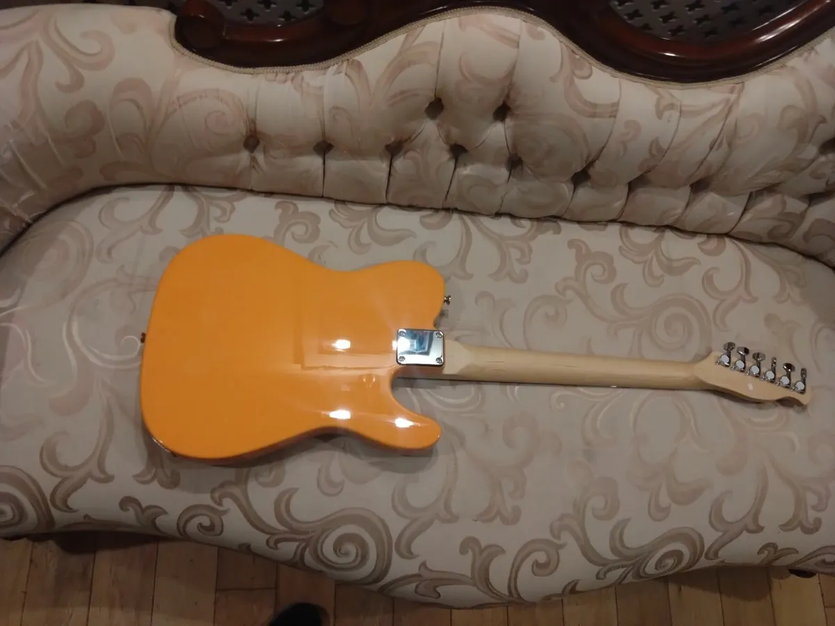 Brand new in box - Quincy Electric guitar - Image 2