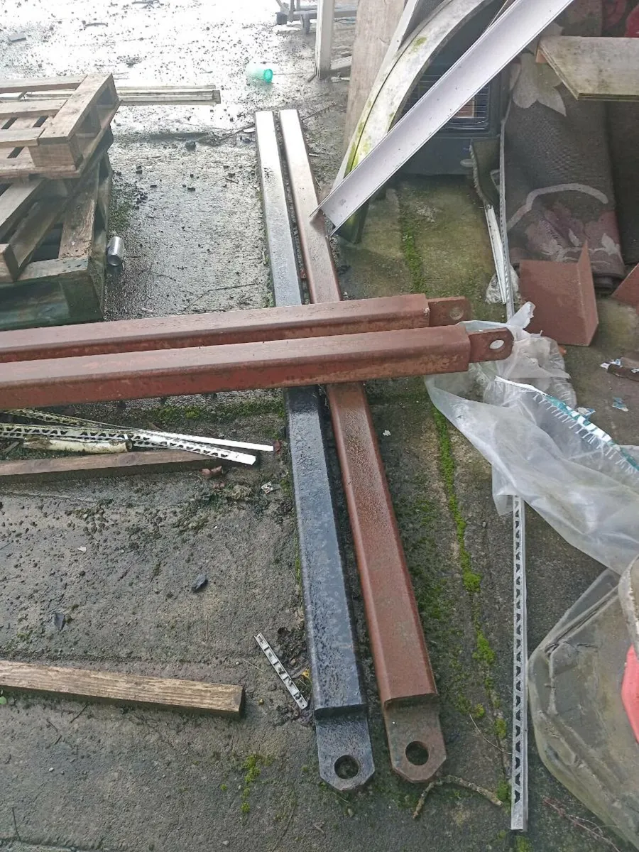 Lifting bars and chains - Image 1