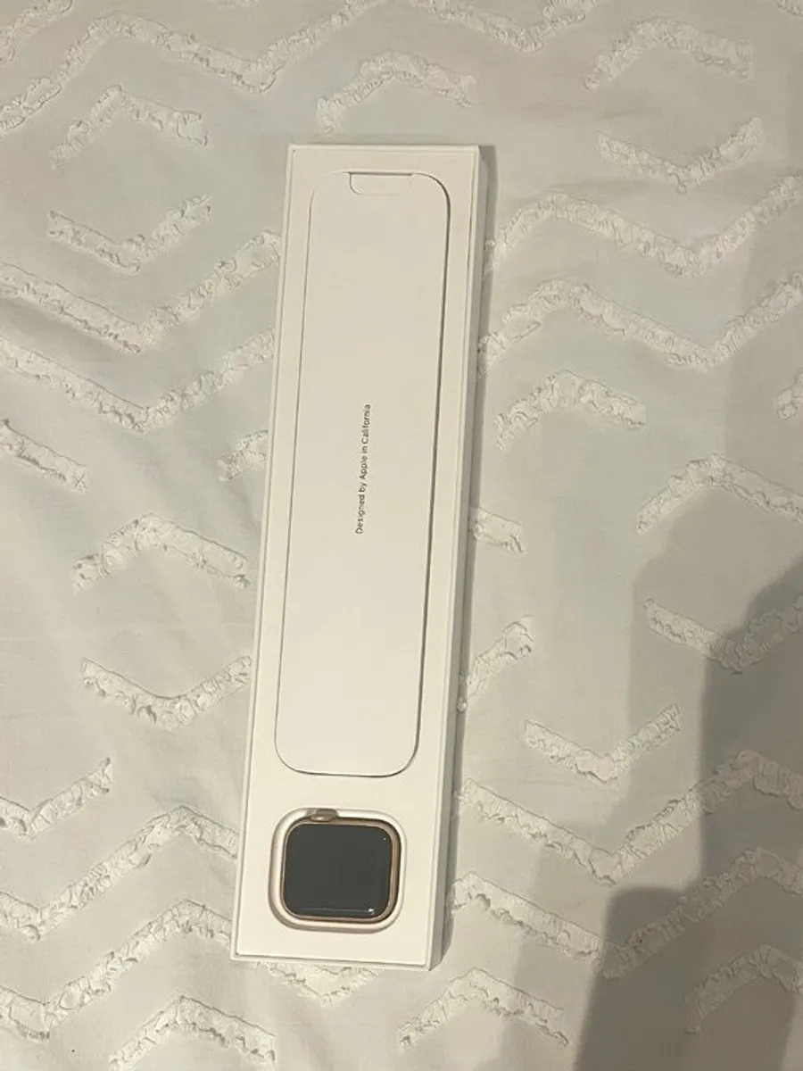 Apple Watch SE 40mm - Image 2