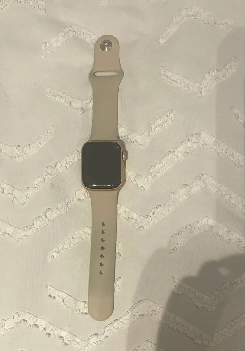 Apple Watch SE 40mm - Image 3