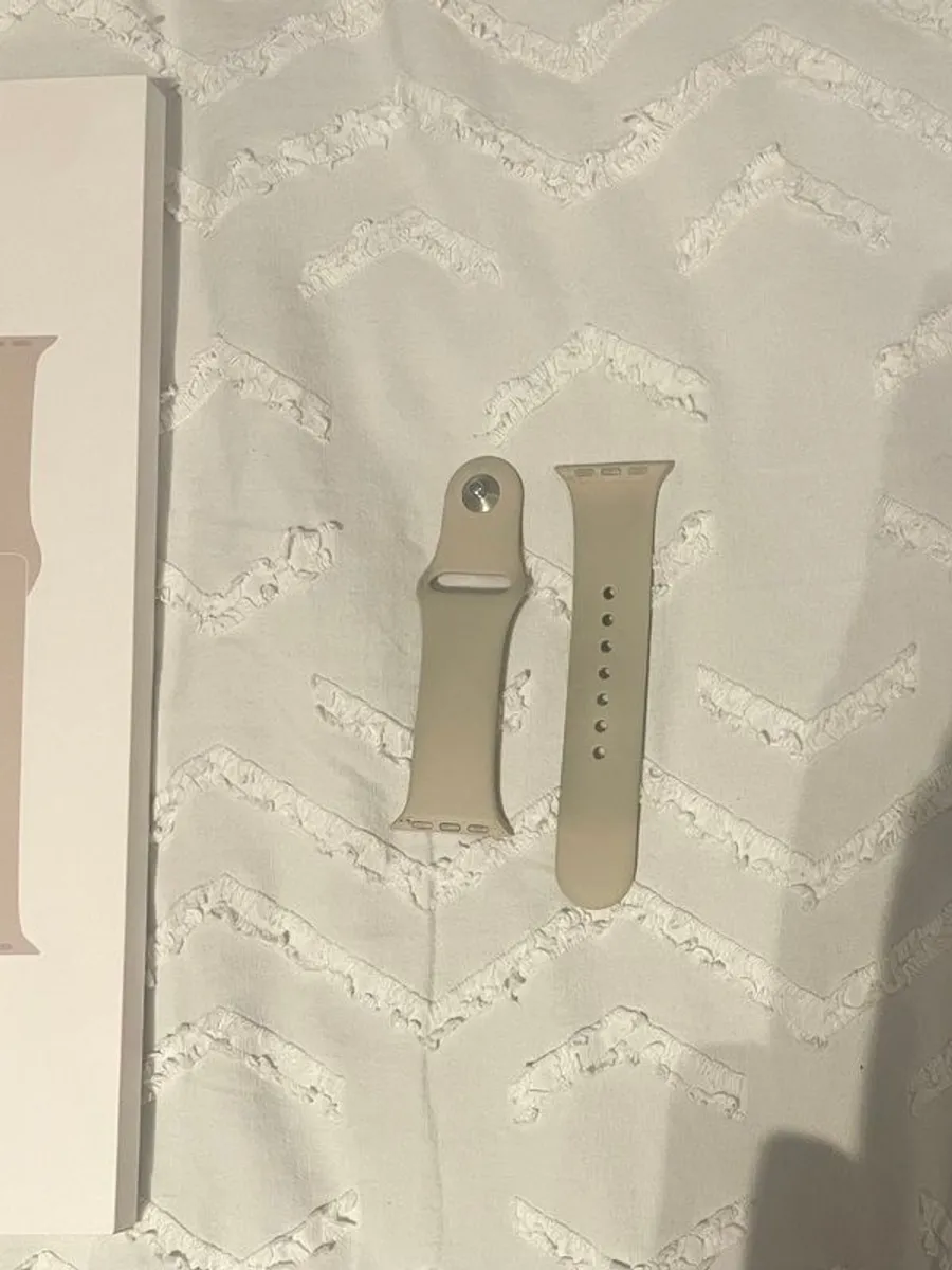 Apple Watch SE 40mm - Image 4