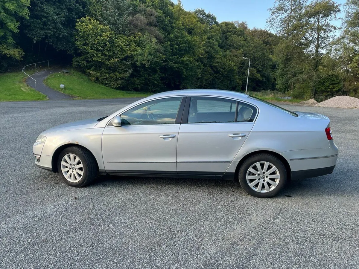 Volkswagen Passat 2009 - Image 4