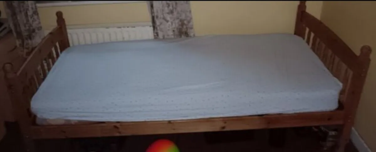 Pine bed single - Image 1