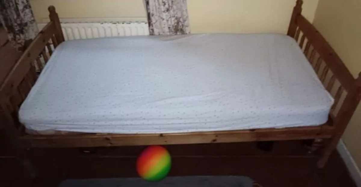 Pine bed single - Image 2