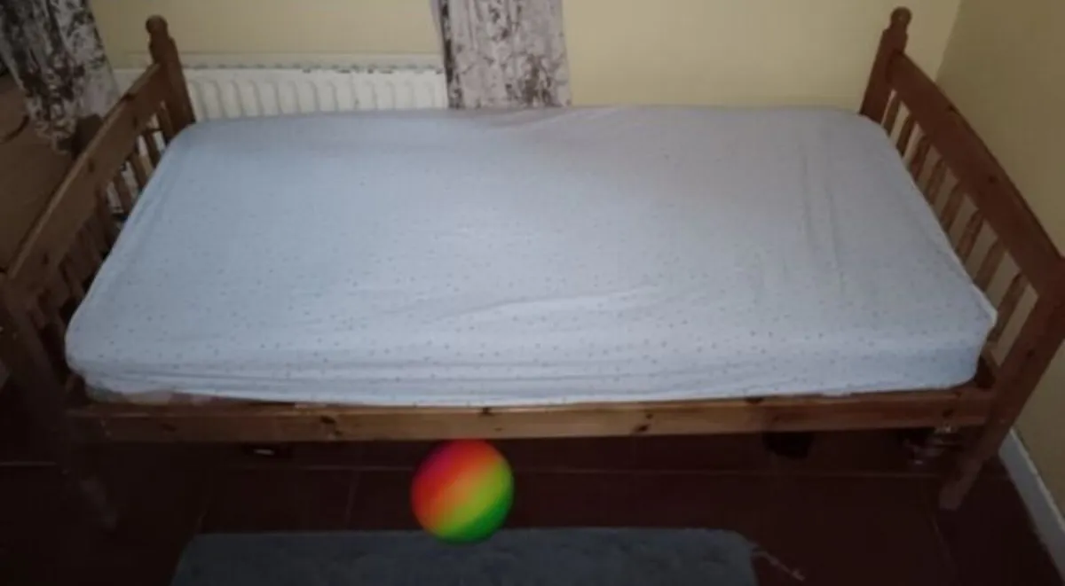 Pine bed single - Image 3