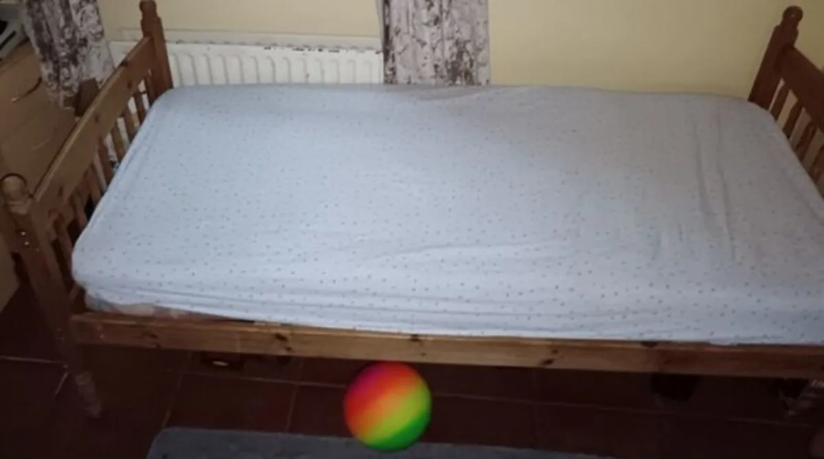 Pine bed single - Image 4