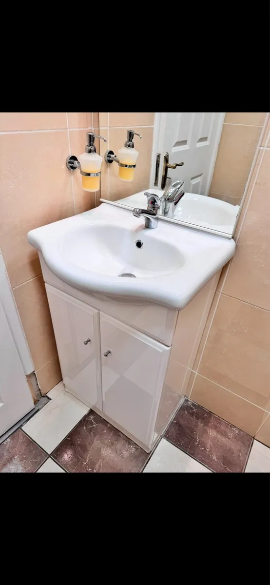 Bathroom unit - Image 1